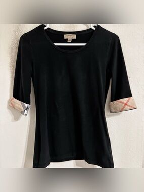 Burberry Top 💯 Authentic